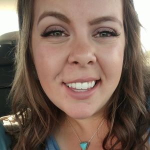 Meet your Posher, Caroline